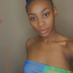 Meet your Posher, Jameshia